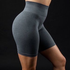 Alphalete Amplify Bike Short